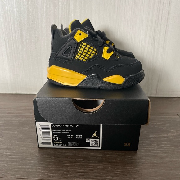 Jordan 4 Retro Thunder 2023 (TD) - Picture 2 of 9